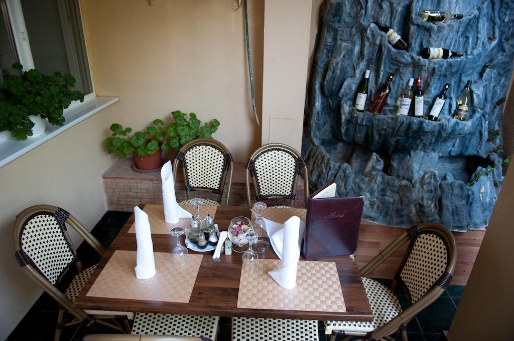 Hotel Dynes Eforie Nord Ngoại thất bức ảnh