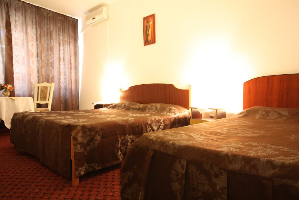 Hotel Dynes Eforie Nord Ngoại thất bức ảnh